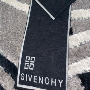 Beautiful Givenchy scarf 🧣